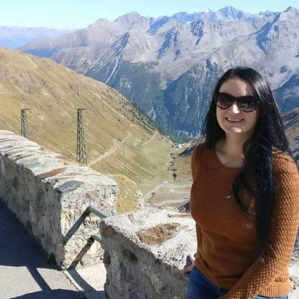 Meet your Posher, Adina